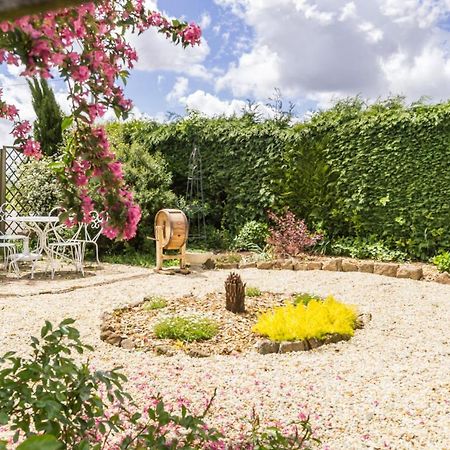 Bed and Breakfast Le jardin des fées Savigny-le-Vieux Esterno foto