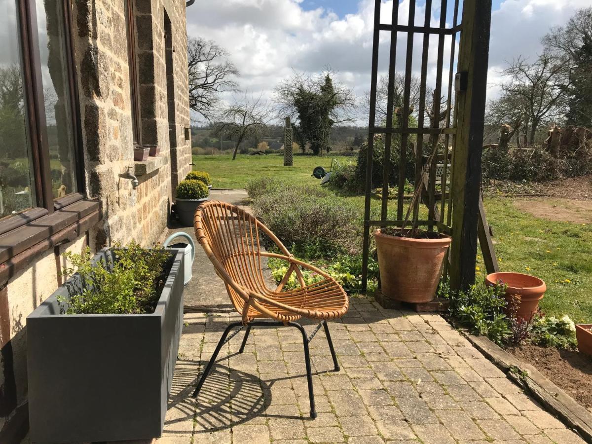 Bed and Breakfast Le jardin des fées Savigny-le-Vieux Esterno foto
